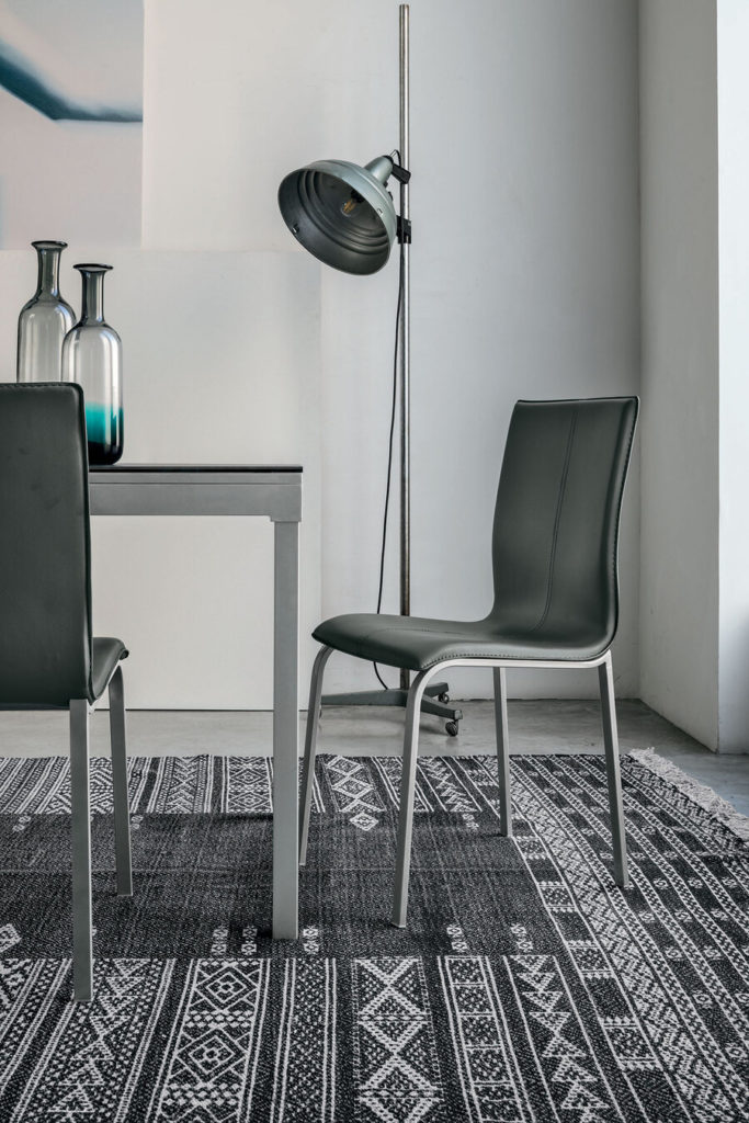 TARGET POINT GLAMOUR CHAIR