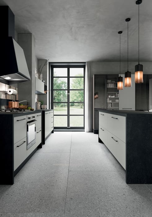 Colombini Casa Cucina Moderna Quadra con sportelli chiari e piano scuro